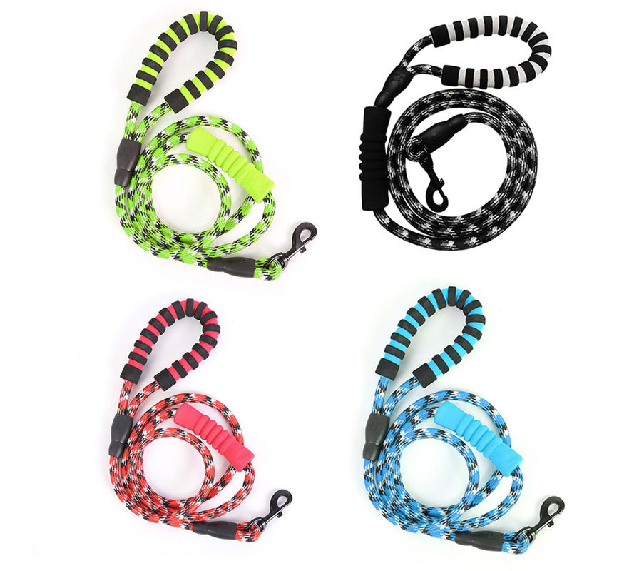 Corda rotonda del cane del guinzaglio di EVA Reflective Double Handle Dog con la clip e la maniglia riempita 180cm