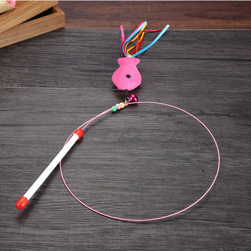 Piuma divertente interattiva Bell del filo di acciaio di Cat Teaser Stick Pack With del pesce