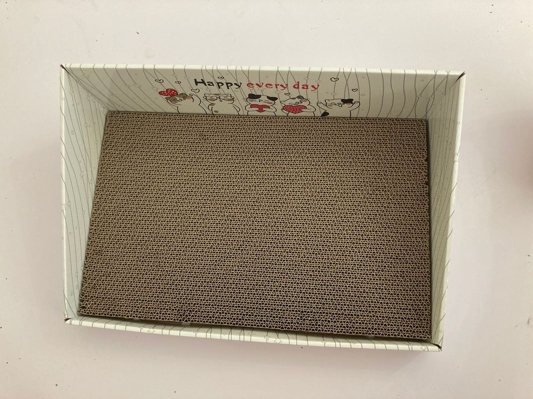 Cat Cardboard Scratcher Bed ondulata riciclabile 700g per il gioco del rilassamento