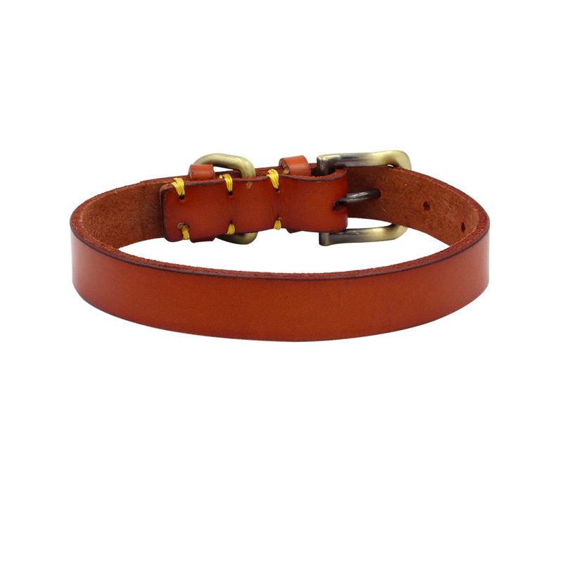 L'hardware di cucitura fatto a mano del rame del collare di addestramento di cani in primo luogo mette a strati il collare di cane del cuoio del collare della pelle bovina