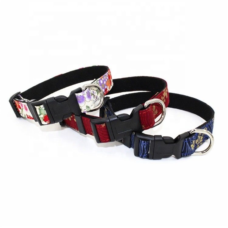 Cablaggio stampato del guinzaglio del collare di Sakura Suede Substrate Puppy Dog messo con stile giapponese degli anelli a D