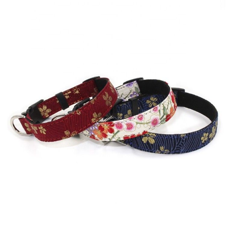 Cablaggio stampato del guinzaglio del collare di Sakura Suede Substrate Puppy Dog messo con stile giapponese degli anelli a D