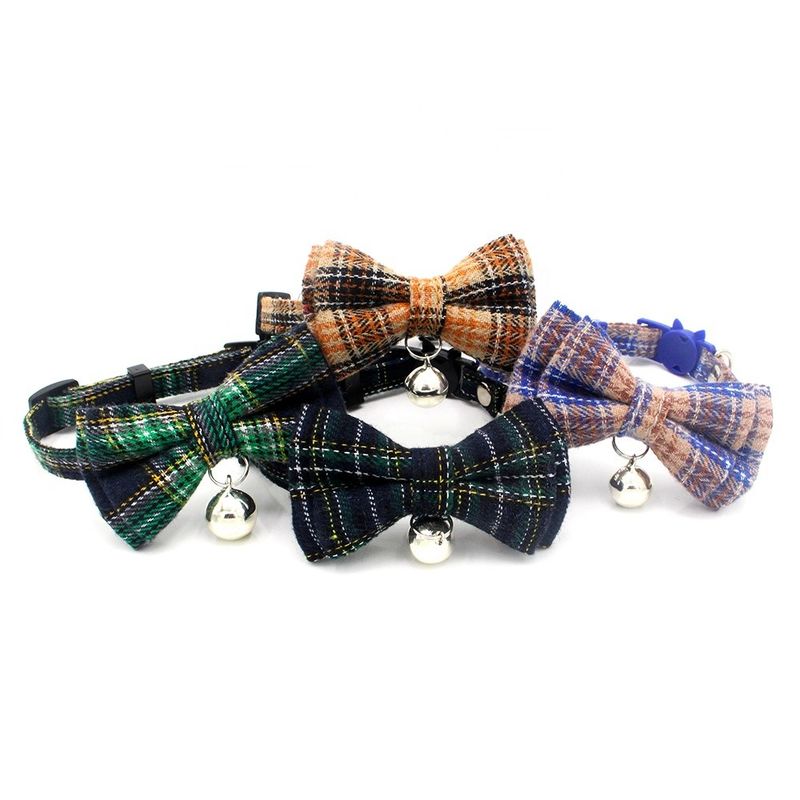 La larghezza scozzese del cotone di Bowtie Cat Collar Safety Buckle With Bell del tartan regola 13-22cm