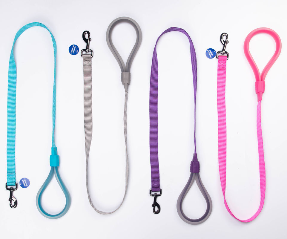Addestramento di nylon durevole dei guinzagli del cane della maniglia del silicone e guinzaglio di camminata della corda del cane